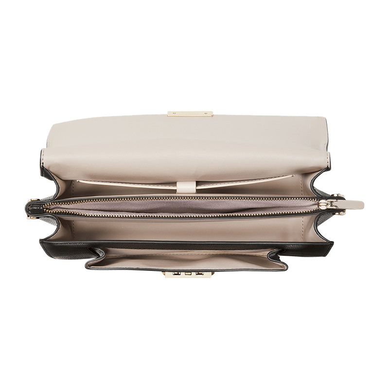 Voyage Medium Shoulder Bag