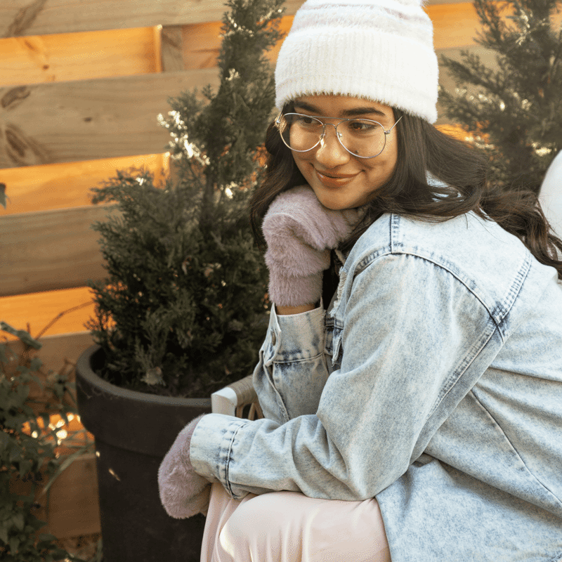 Eyelash Patterned Glove