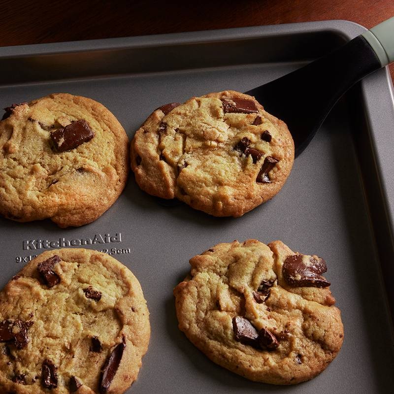 Cookie Bundle - Set of 2 Baking Sheets and Cookie Lifter