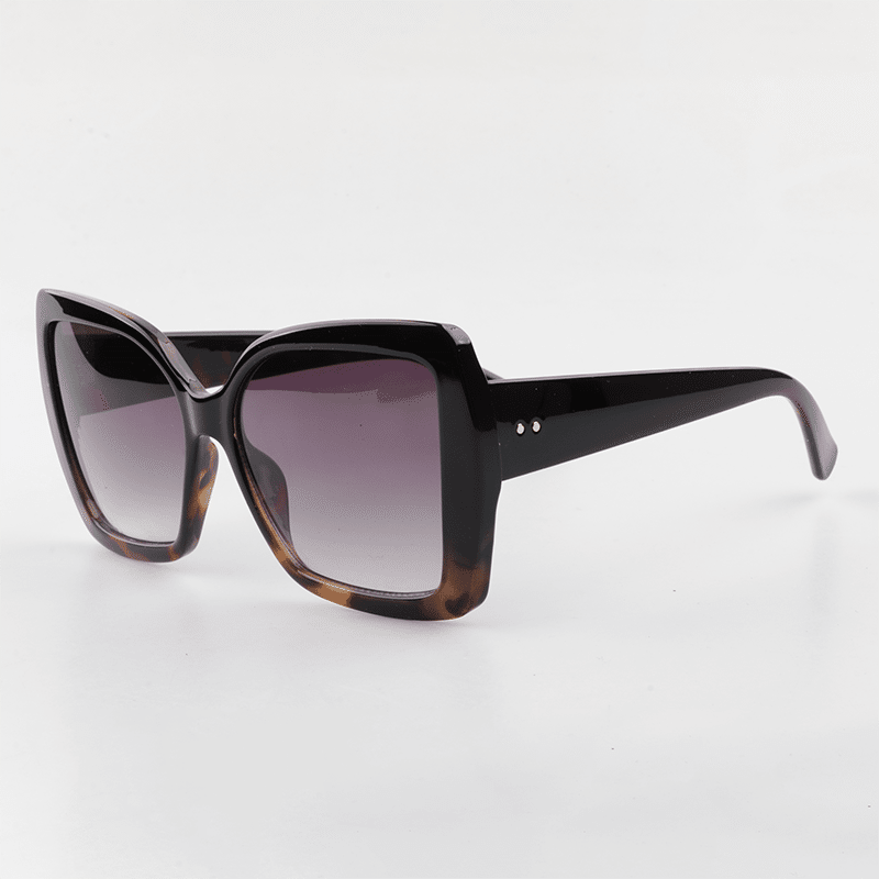 Oversized Frame with Gradient Lens