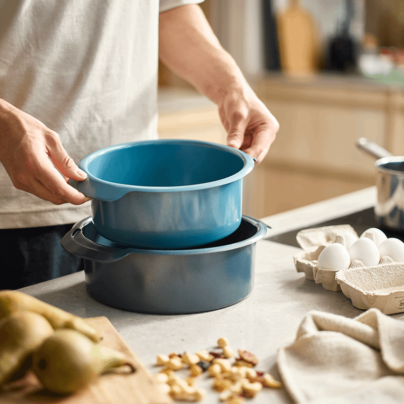Nest Bake Non-Stick Round Cake Pan with Easy Pull Handles (2 Pack)
