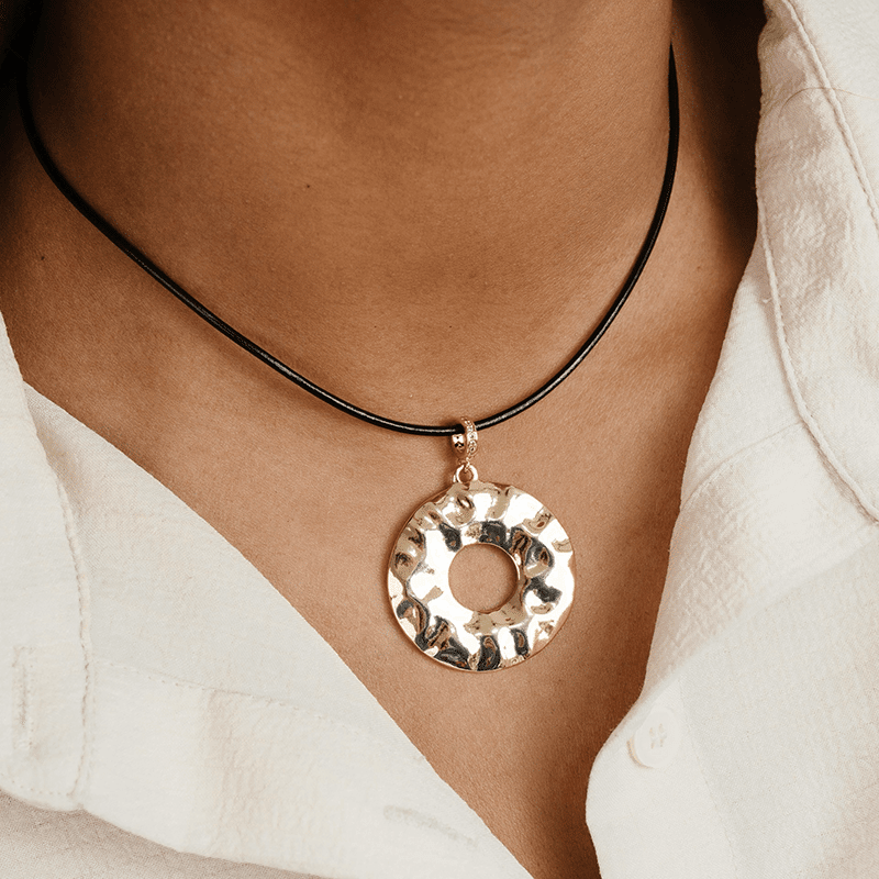 Statement Hammered Circle Cord Necklace (CH1023.BLK.G)