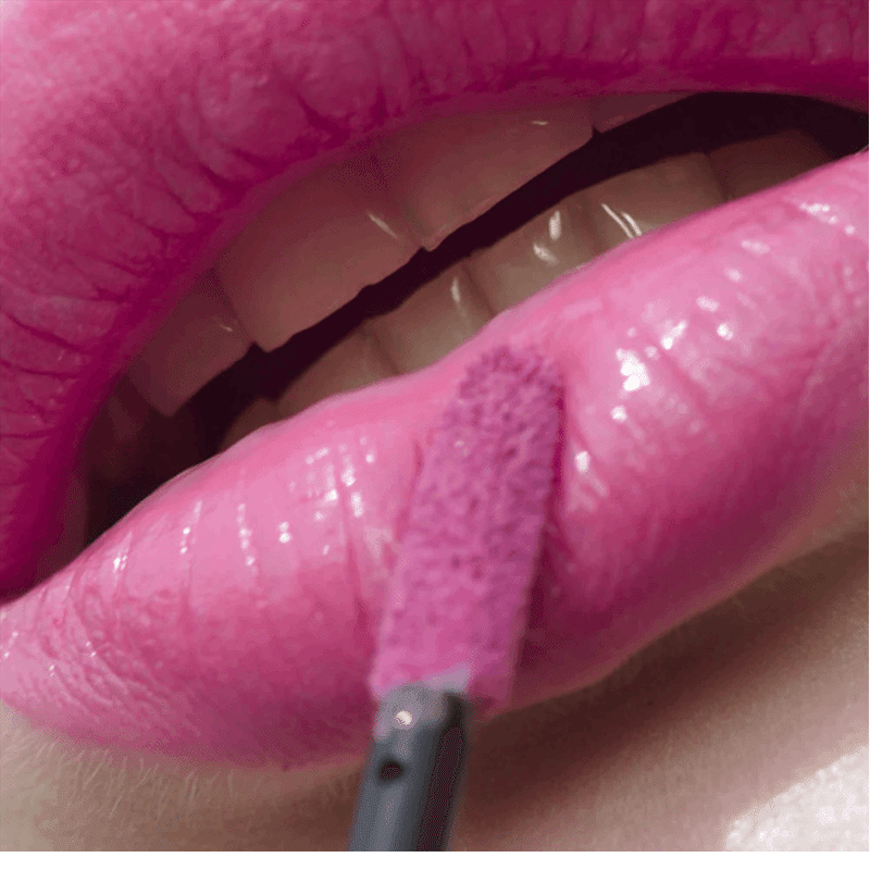 Glossing Lip Oil in TRUEST