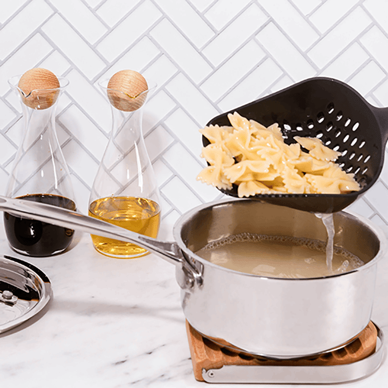 Nylon Measuring Scoop Colander, Black