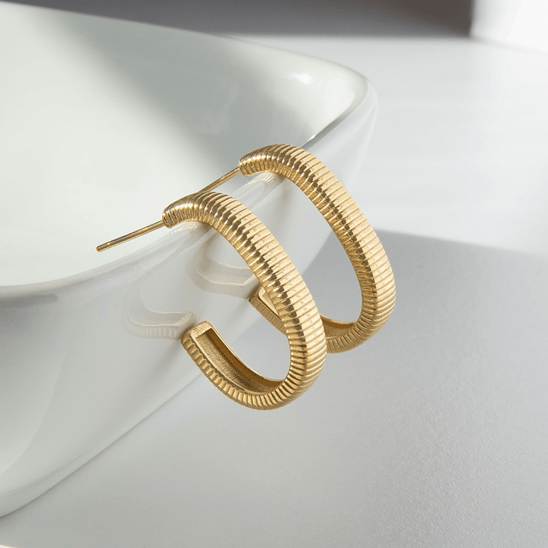 Oval Ribbed Hoop