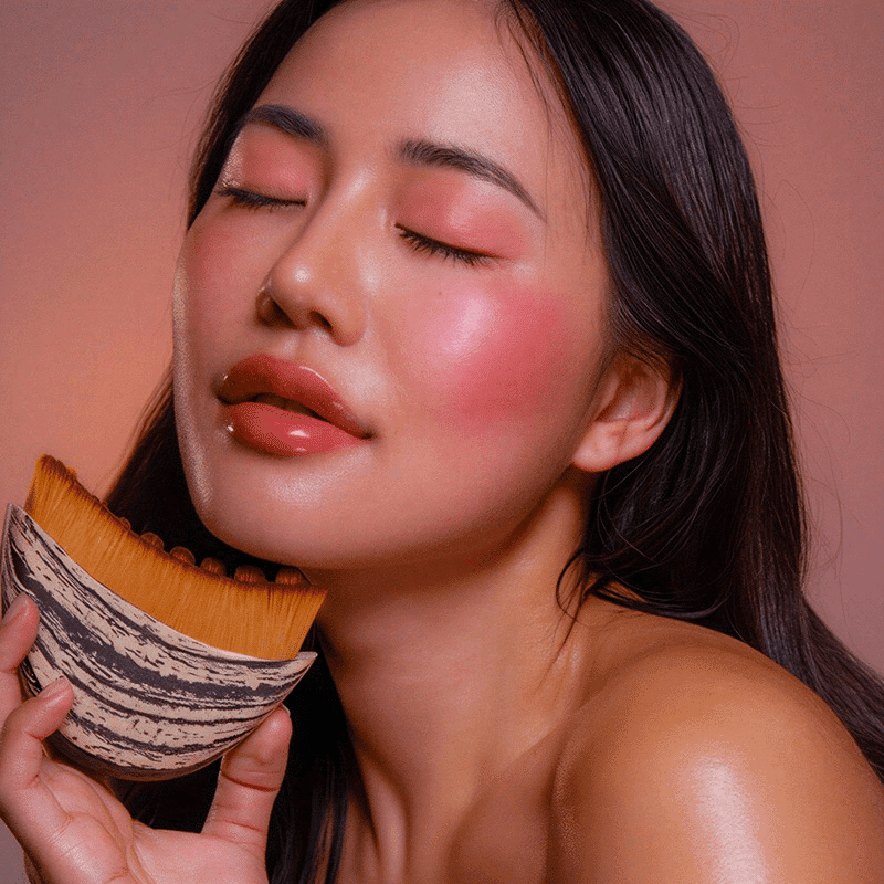 Contoured Face Makeup Blending Brush