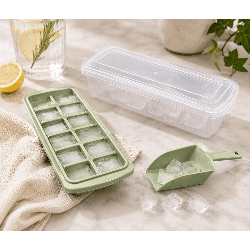 Covered Ice Cube Tray with Scoop